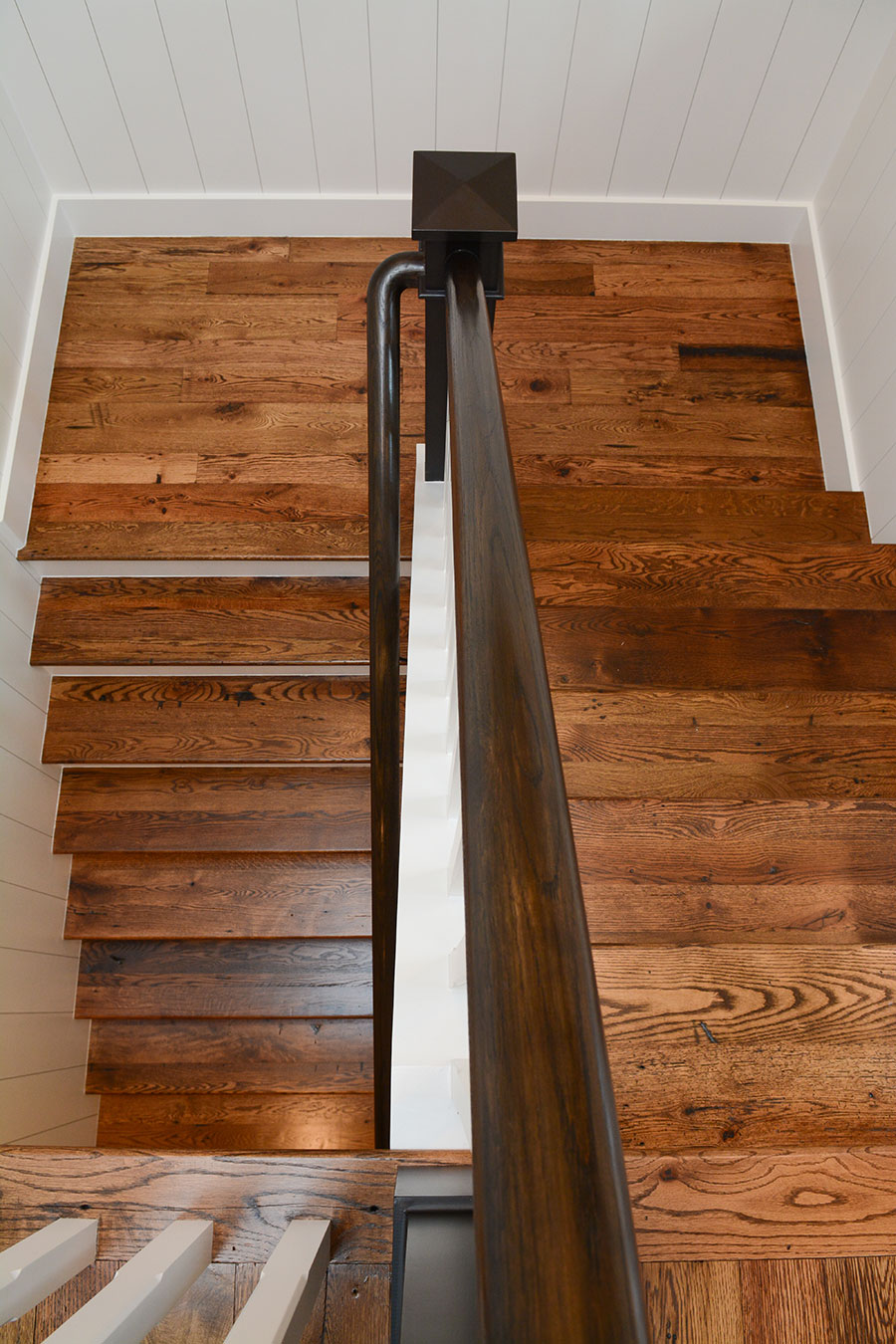 49 Hawthorne - Wooden staircase